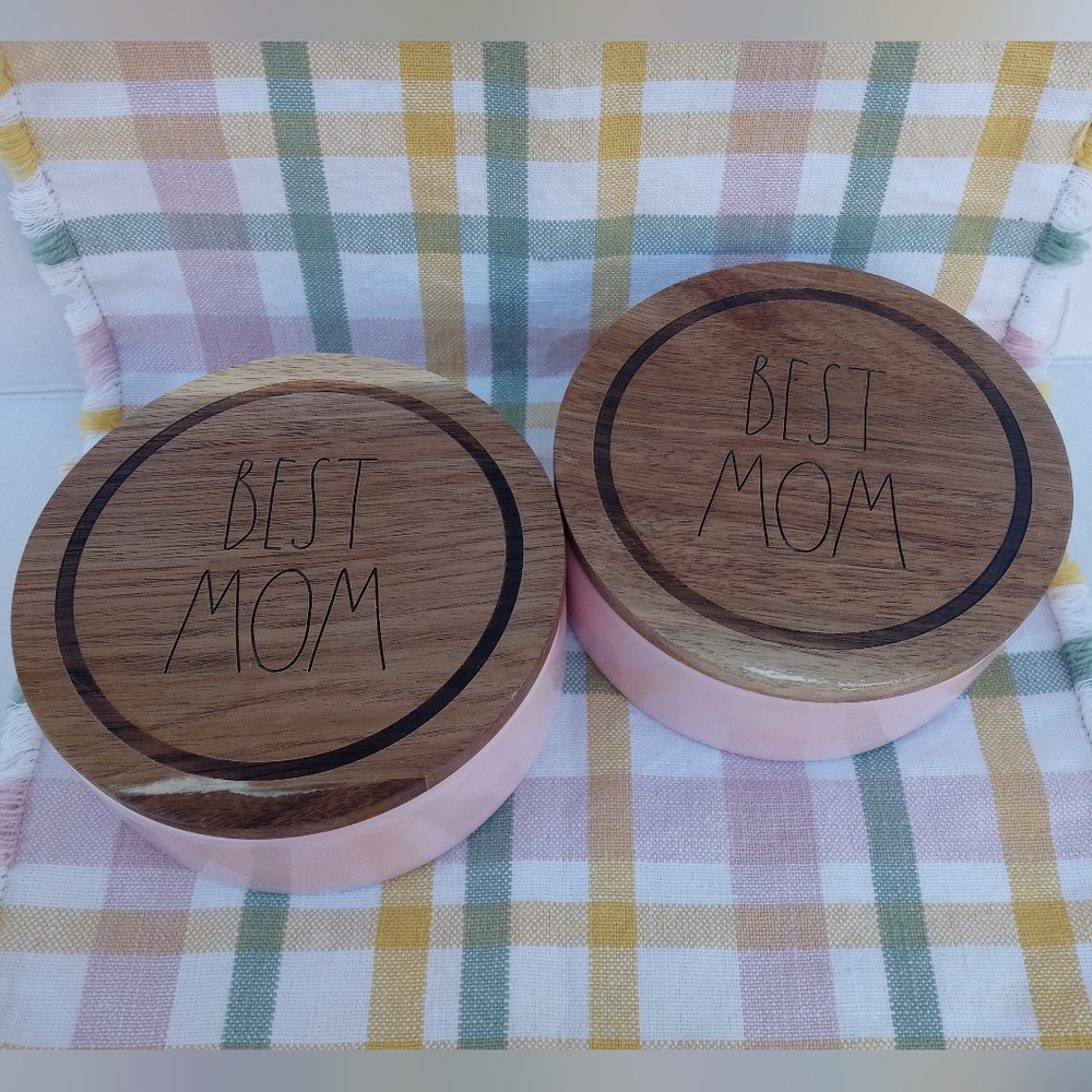 Rae Dunn "Best Mom"‎ Round Box
